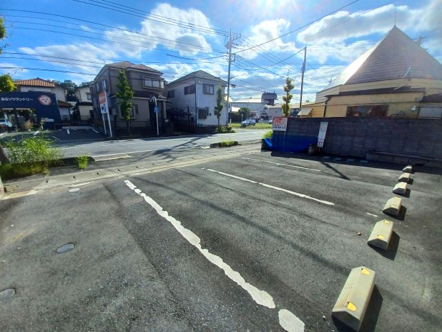 ソレジャートの駐車場|建物全面の駐車場は4台分ございます。