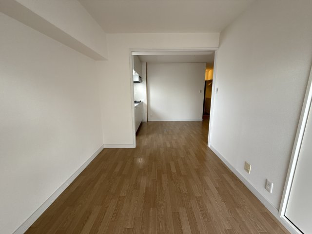 ハッピーコート駅南大路の洋室