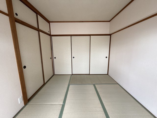 ハッピーコート駅南大路の寝室