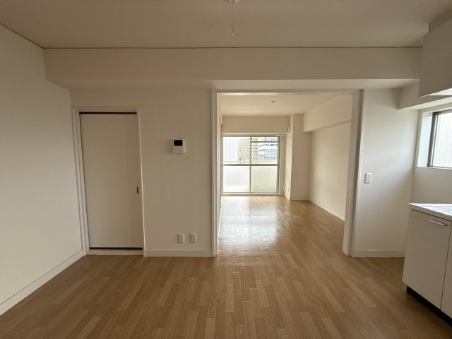 ハッピーコート駅南大路の居間・リビング