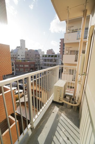 Fitsビル本川町のバルコニー|陽当たり良好なバルコニーです