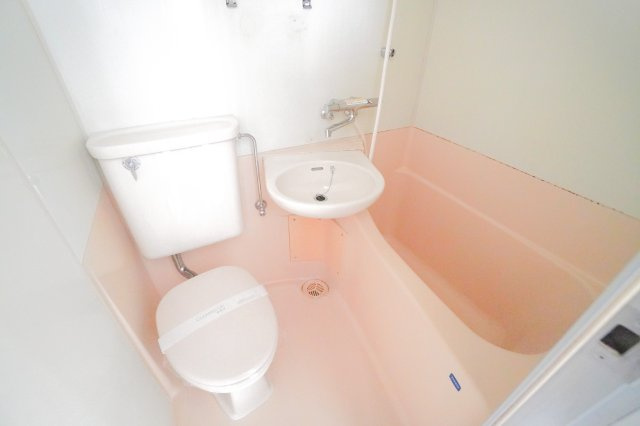 Fitsビル本川町の浴室|きれいなお風呂です