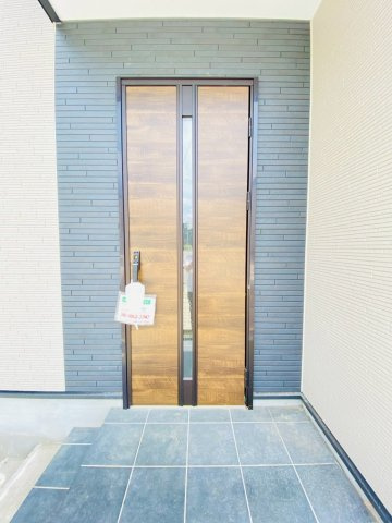 よかタウン／菊池郡大津町下町３期／４号棟の玄関