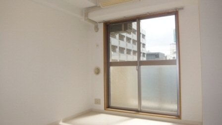 カスタリア西船橋の居間・リビング|エアコン完備です