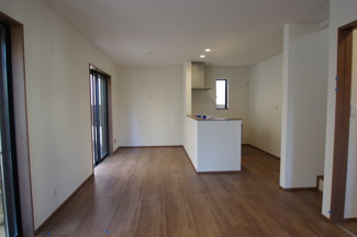 【居間・リビング】 | 【仲介手数料無料！！】府中市四谷3丁目　新築戸建て（全1棟）1号棟　4690万円