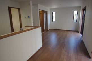 【居間・リビング】 | 【仲介手数料無料！！】府中市四谷3丁目　新築戸建て（全1棟）1号棟　4690万円