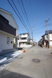 【前面道路含む現地写真】 | 【仲介手数料無料！！】府中市四谷3丁目　新築戸建て（全1棟）1号棟　4690万円