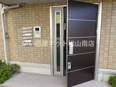 【エントランス】 | ルミエール朝生田