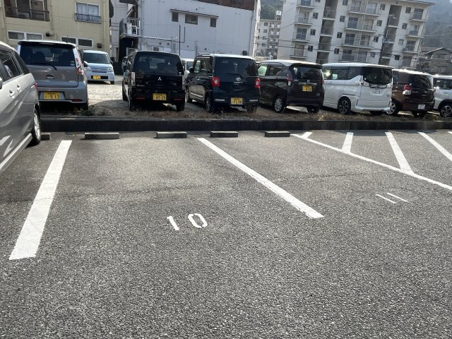 プラチナコート青山の駐車場