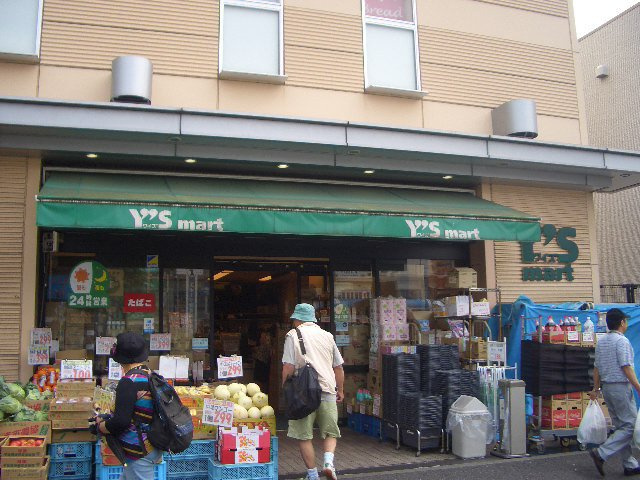 カスタリア西船橋|西船駅前にあり色々な物が販売されています