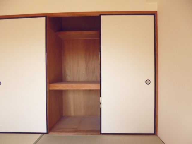 ロジュマン西尾久の収納|和室に天袋のある押入れあります☆