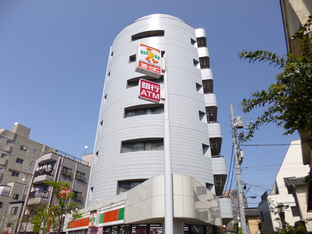 ロジュマン西尾久の外観|１階はコンビニです