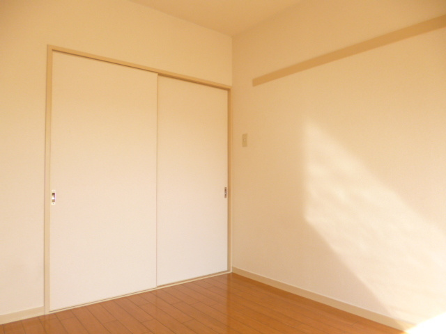 ロジュマン西尾久の洋室|洋室も6帖あるので広々してますよ！