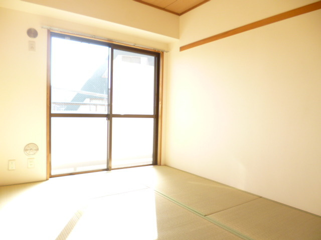 ロジュマン西尾久の和室|明るい和室でのんびり寛げますよ