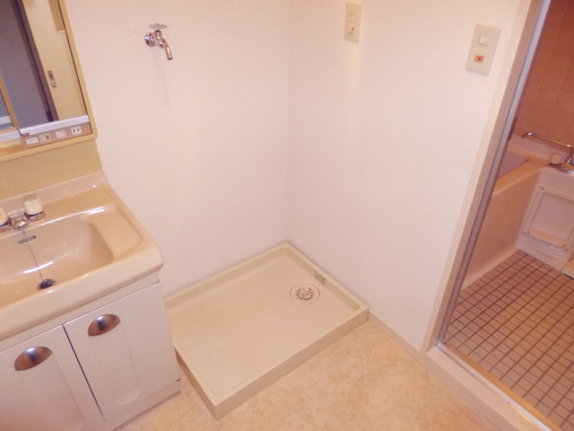 ロジュマン西尾久の洗面所|洗濯機置場はもちろん室内に置けます！