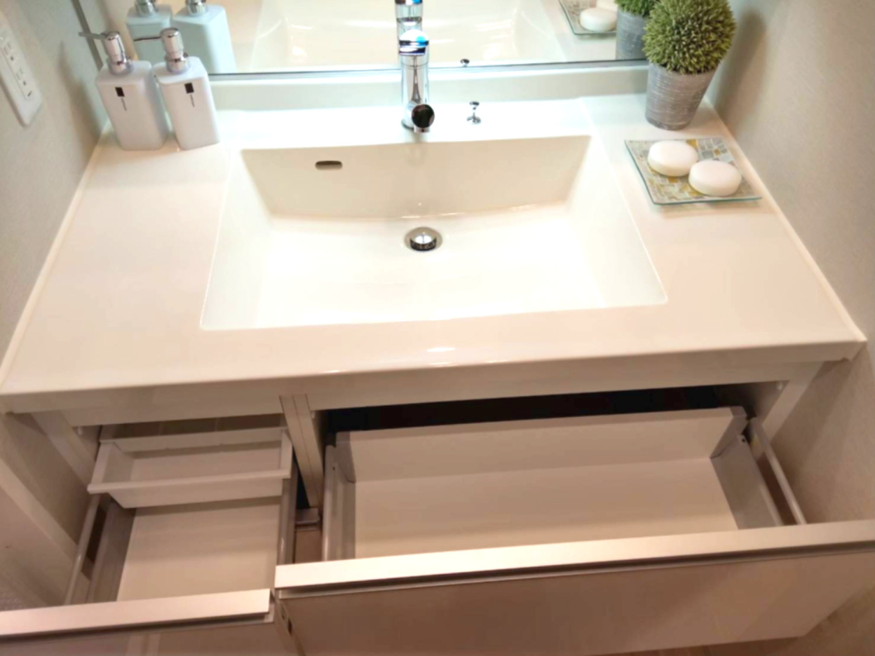 ウエリス光明池 3LDK 10階の独立洗面台|独立洗面台、朝の身支度には欠かせません