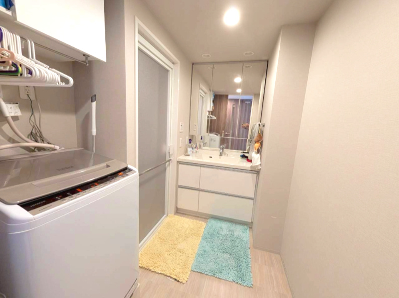 ウエリス光明池 3LDK 10階の脱衣所|マンションとしては広めの脱衣場です。