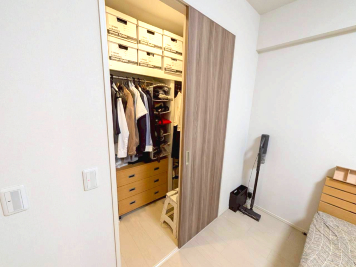 ウエリス光明池 3LDK 10階の収納|寝室からも廊下からも入ることが出来ます。