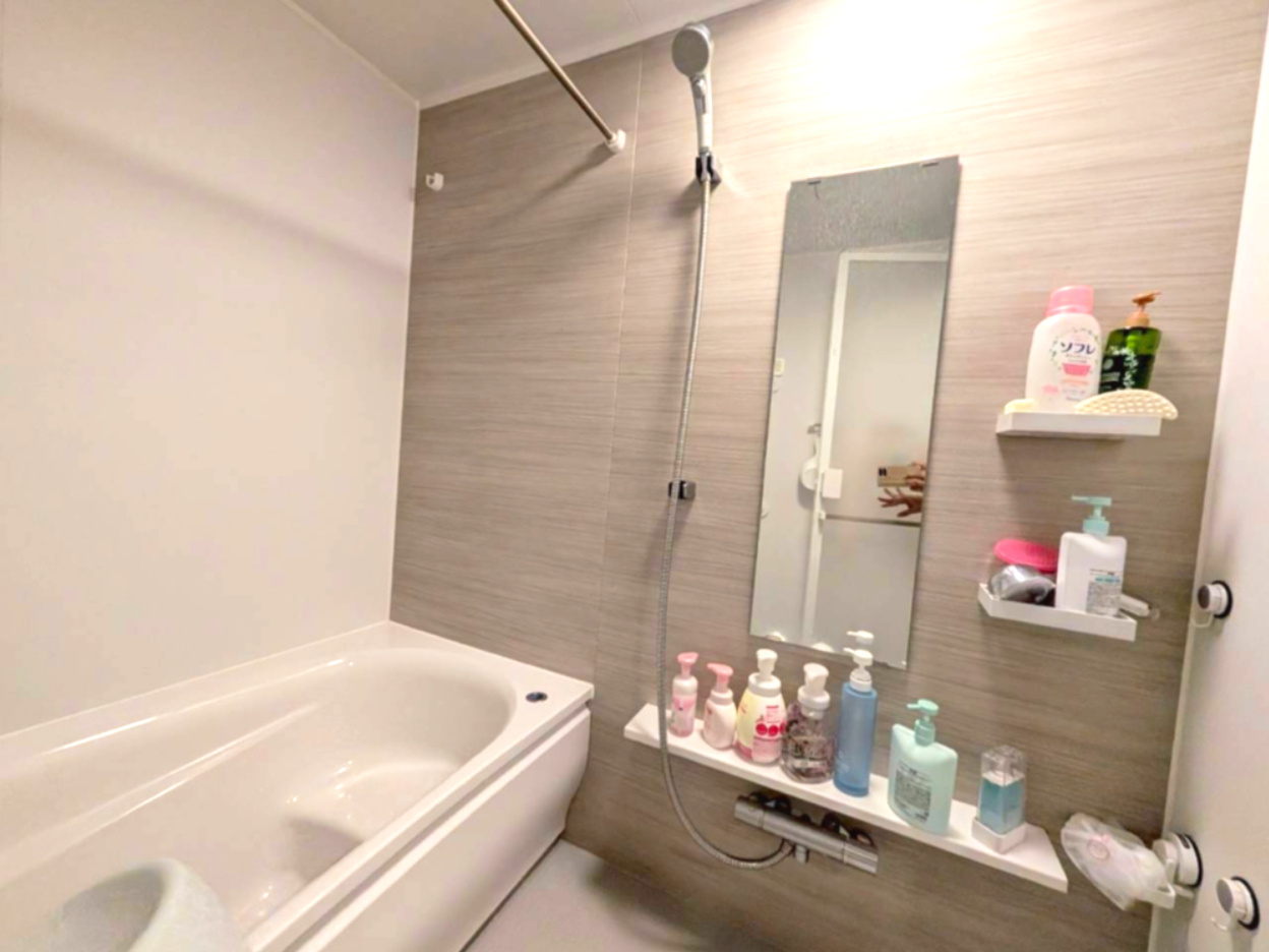 ウエリス光明池 3LDK 10階の浴室|1418サイズと大きめのユニットバスです。日々の疲れを癒すお風呂です