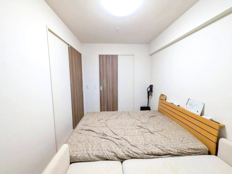 ウエリス光明池 3LDK 10階の寝室|寝室を窓側から振り返るとこんな感じです。