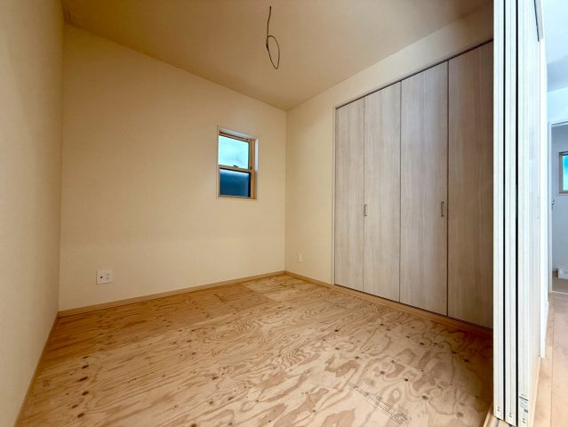 吾川郡いの町枝川4LDKの洋室|リビング横の和室は客間やお子様の遊び場にも◎