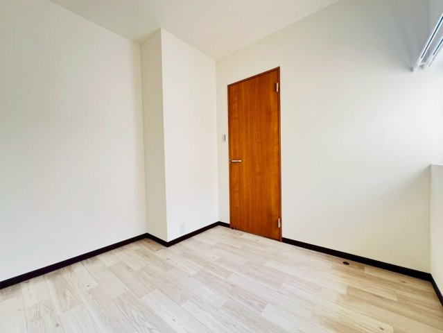 五色山6丁目貸家の洋室