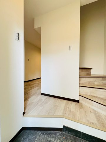 五色山6丁目貸家の玄関