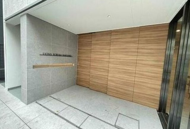 ライオンズフォーシア中野のエントランス
