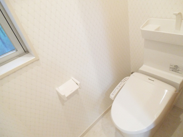 フレスコ志茂駅前のトイレ|温水洗浄便座です。