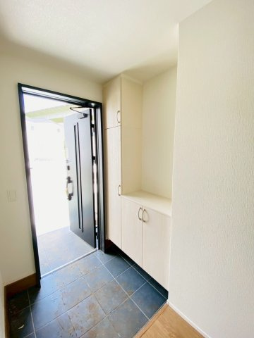 よかタウン／菊池郡大津町下町３期／５号棟の玄関