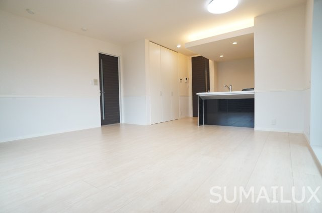 プレミアスシンヤシキの居間・リビング