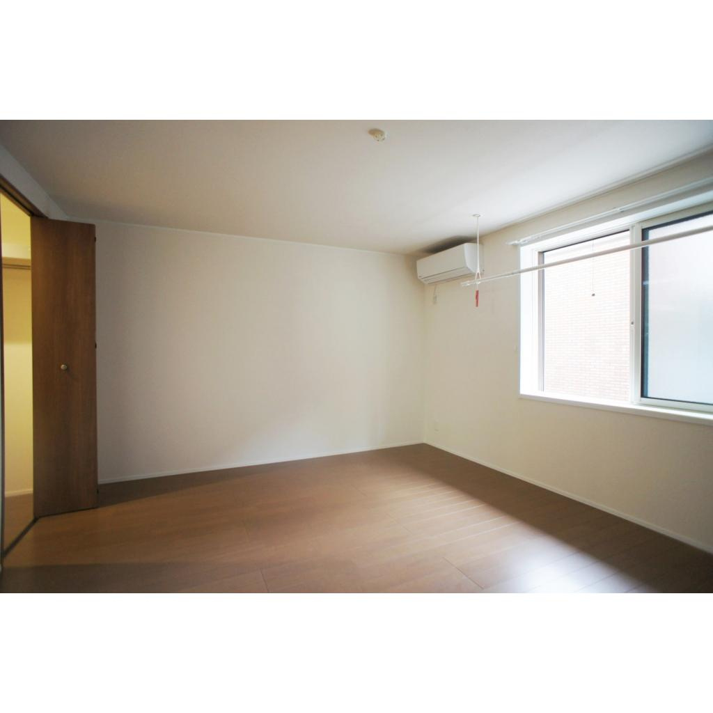 フルール石神井公園の居間・リビング|こちらのリビングで趣味の時間をお楽しみください