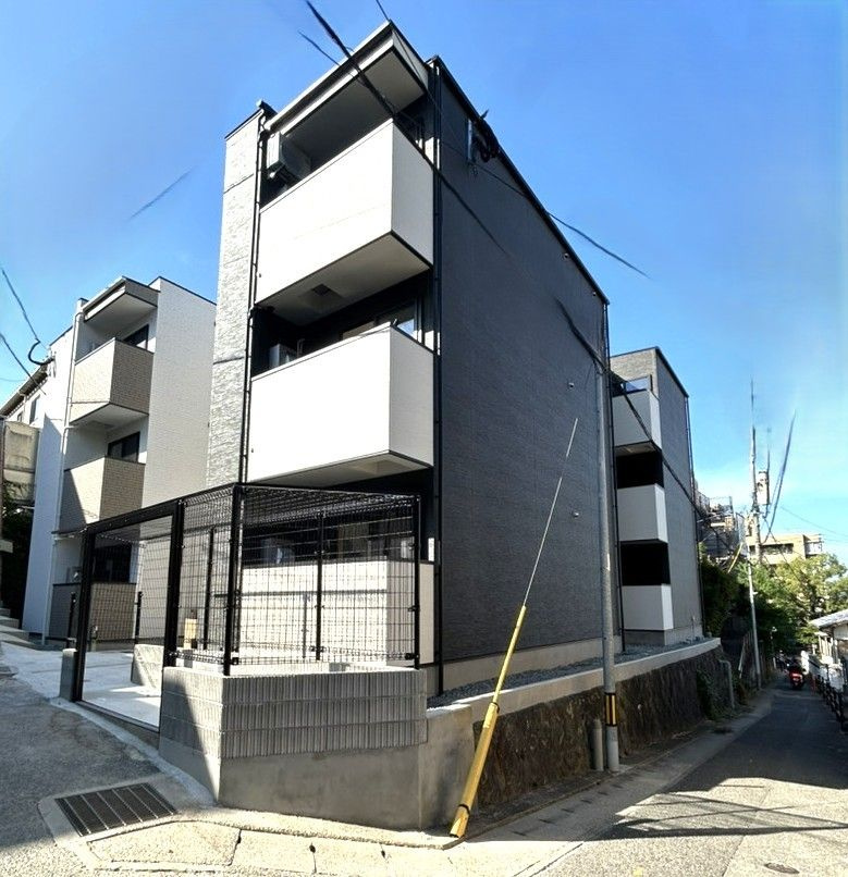 Shomia Hillsの外観
