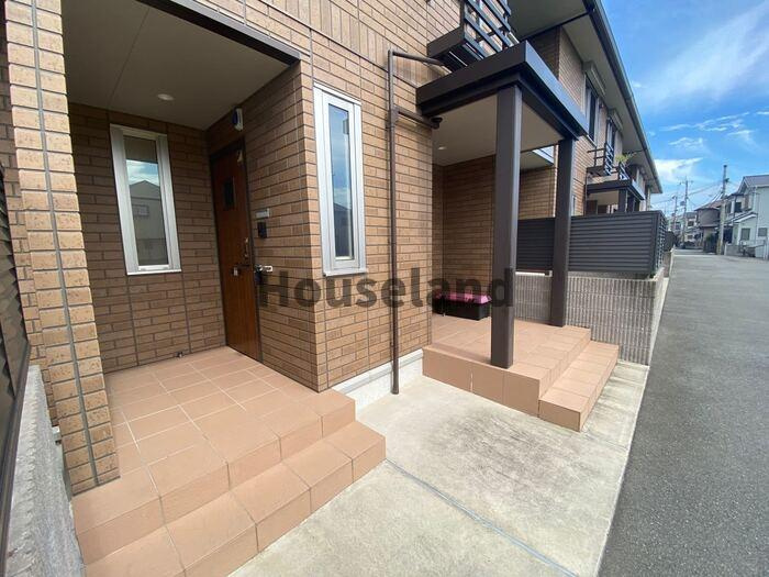 D-room楠見中のエントランス