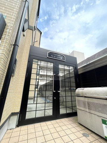 クレセール中野のエントランス