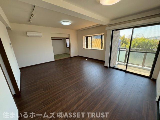 イトーピア鷺沼マンションの居間・リビング