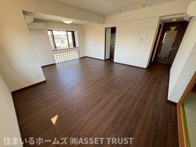 イトーピア鷺沼マンションの居間・リビング