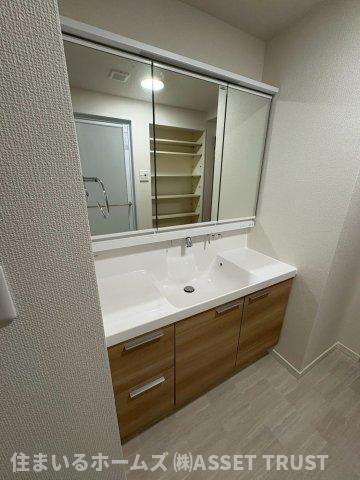 イトーピア鷺沼マンションの独立洗面台