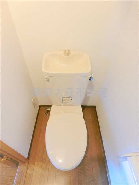 クレール羽田のトイレ|トイレ　設備としてはございませんが電源コンセントあるので温水暖房便座設置は可能です！