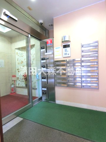 クレール羽田のエントランス