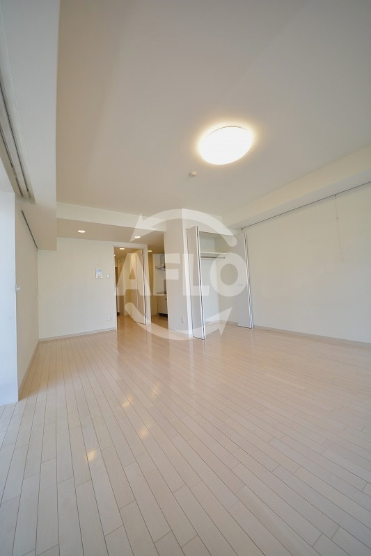 アーバンエース夕陽丘パルの居間・リビング|アーバンエース夕陽丘パル　8.9帖の広いお部屋です。