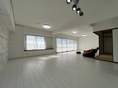 【居間・リビング】 | ライオンズマンション鈴蘭台壱番館 | 南向きで陽当り・通風良好です。