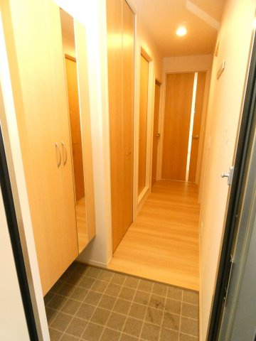 エスタ・ビエンの玄関