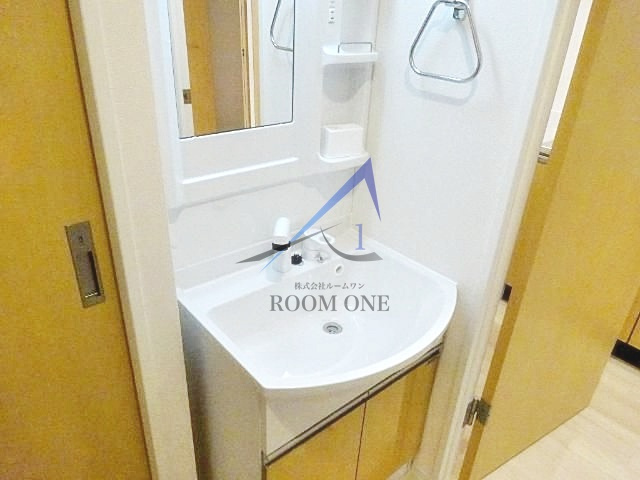 Ｒｅｆｉｎａｄｏ元住吉の洗面所|独立洗面台です。