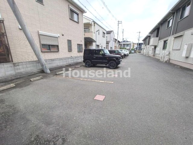 カーザ・エフリール A棟の駐車場