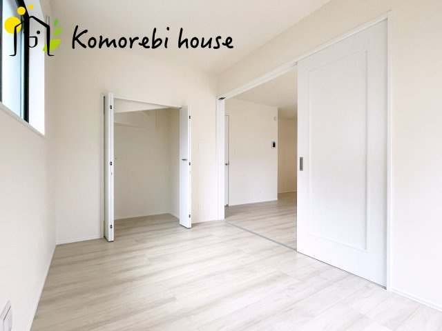 見沼区堀崎町579番　新築一戸建て　ハートフルタウン　Aの洋室|最近の新築住宅は窓まわりの性能が大きく進化しています。複層ガラスに、樹脂とアルミを組み合わせた断熱性の高いハイブリッドサッシを採用。