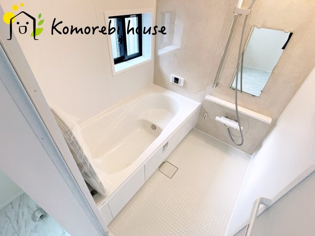 見沼区堀崎町579番　新築一戸建て　ハートフルタウン　Aの浴室|暖房・乾燥・換気が一体になった多機能浴室で、一年を通して快適に使えるのが魅力。冬は暖房であたたかく、雨の日は乾燥が洗濯物をしっかり乾かしてくれます。