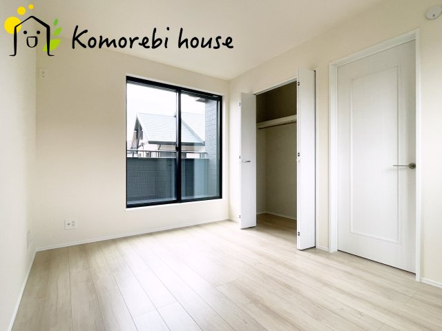 見沼区堀崎町579番　新築一戸建て　ハートフルタウン　Aの収納|収納付きでゆとりのある空間。寝室としても使え、衣類やおもちゃもスッキリ片付く快適な部屋。