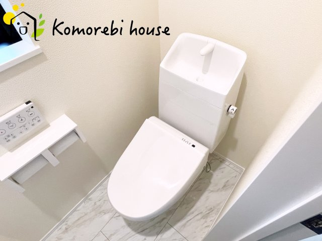見沼区堀崎町579番　新築一戸建て　ハートフルタウン　Aのトイレ|2階にもトイレがあることで、朝の混雑が解消し生活動線がスムーズに。新築ならではの間取り設計で、毎日の“プチストレス”が驚くほど減ります。