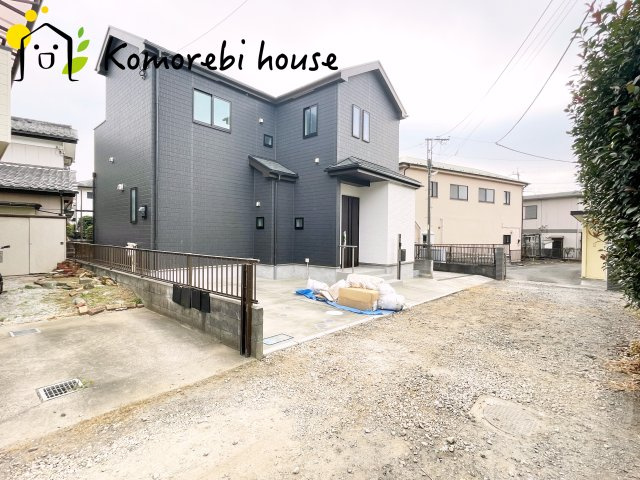 見沼区堀崎町579番　新築一戸建て　ハートフルタウン　Aの前面道路含む現地写真|前面道路は決して広くないものの、交通量が少なく安心。落ち着いた住環境が、家族の日々の暮らしを支えます。